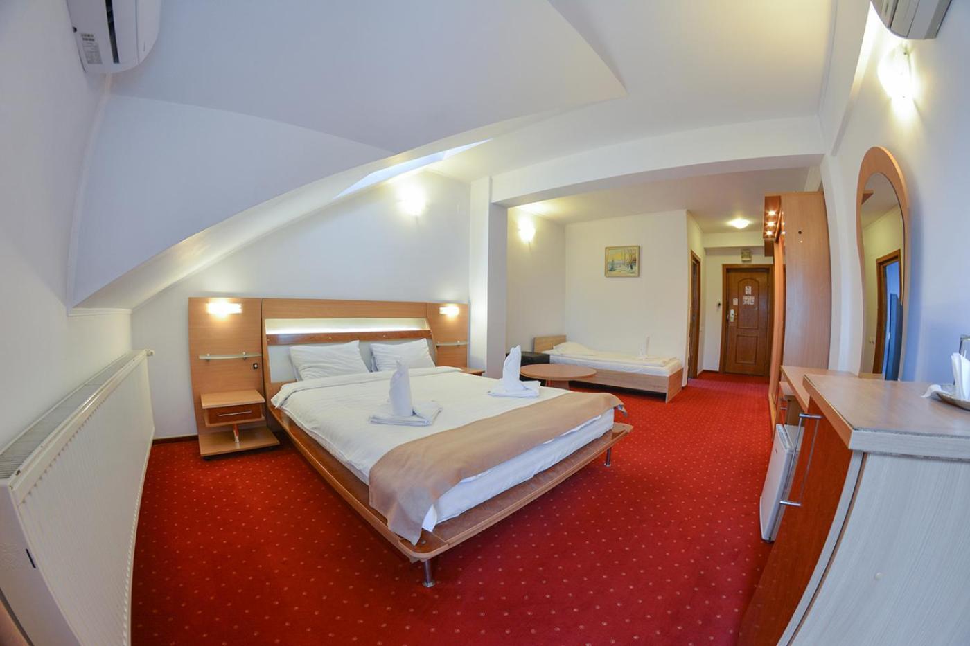 Pensiune Valentina Hotel Ramnicu Valcea Exterior photo