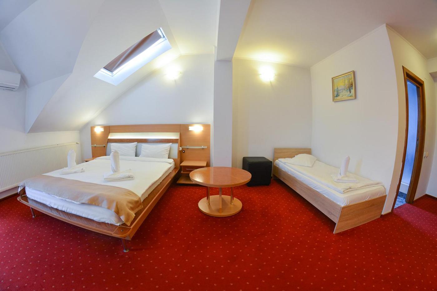 Pensiune Valentina Hotel Ramnicu Valcea Exterior photo