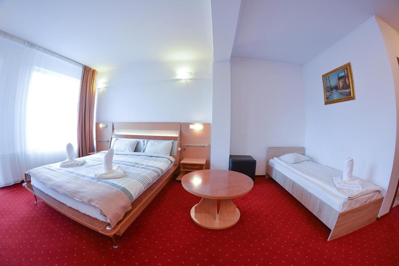 Pensiune Valentina Hotel Ramnicu Valcea Exterior photo