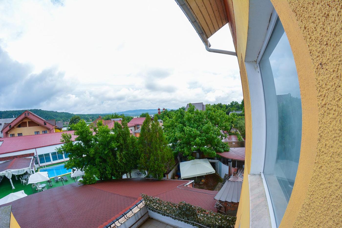 Pensiune Valentina Hotel Ramnicu Valcea Exterior photo