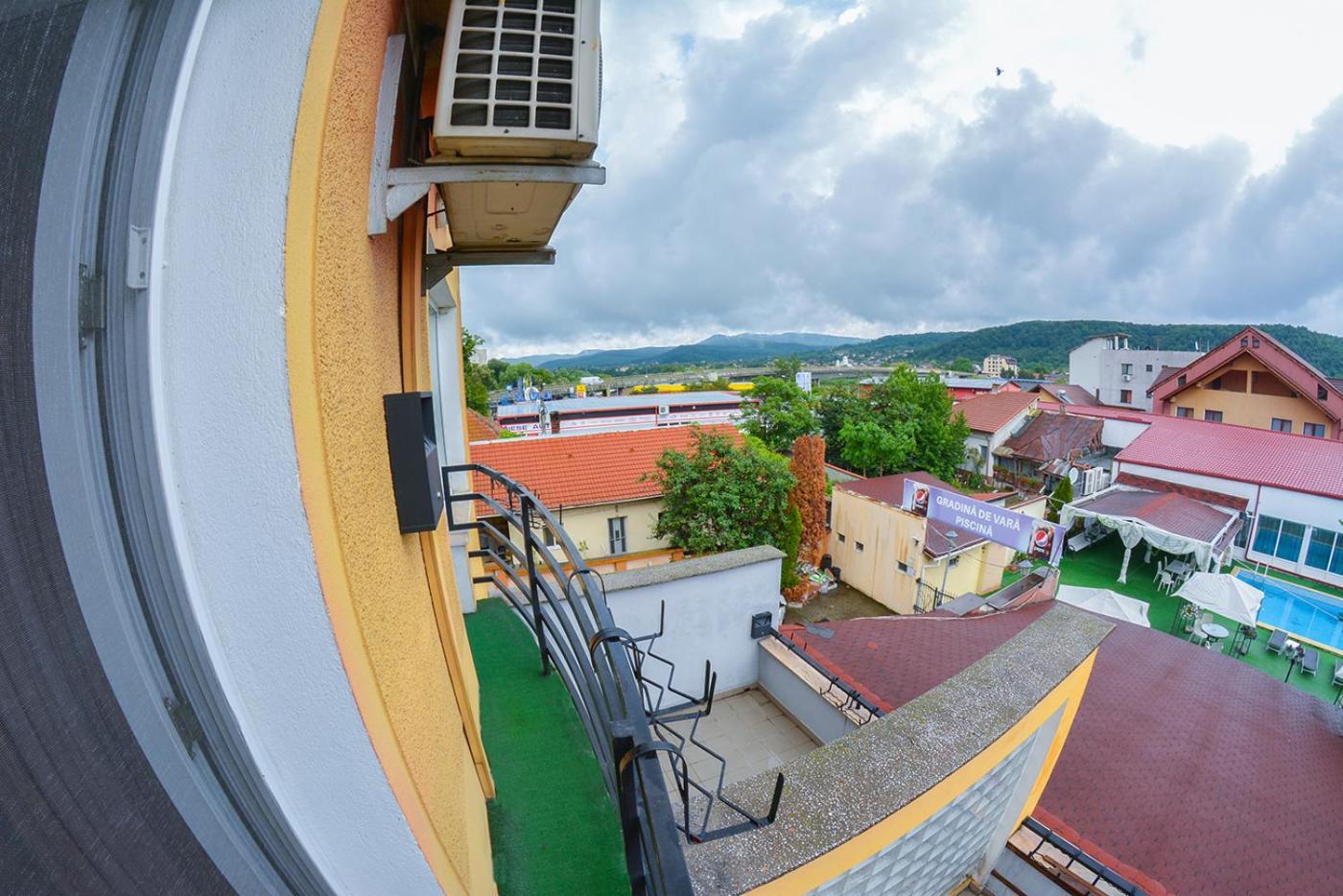 Pensiune Valentina Hotel Ramnicu Valcea Exterior photo