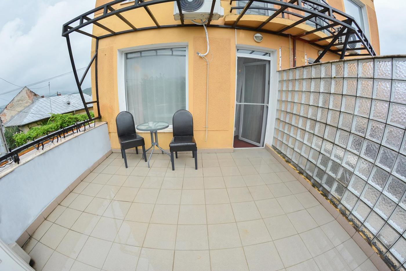 Pensiune Valentina Hotel Ramnicu Valcea Exterior photo