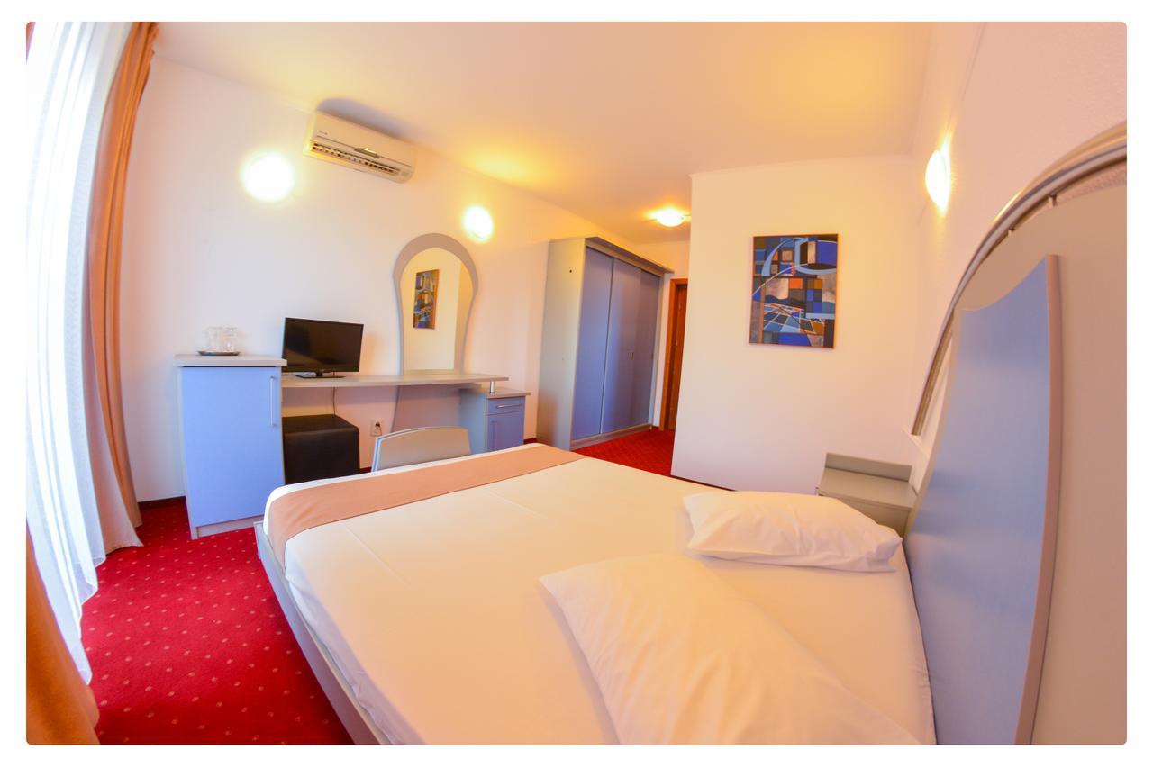 Pensiune Valentina Hotel Ramnicu Valcea Exterior photo