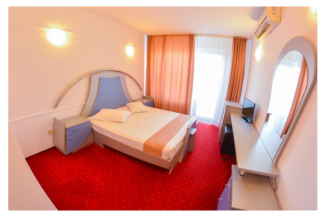 Pensiune Valentina Hotel Ramnicu Valcea Exterior photo