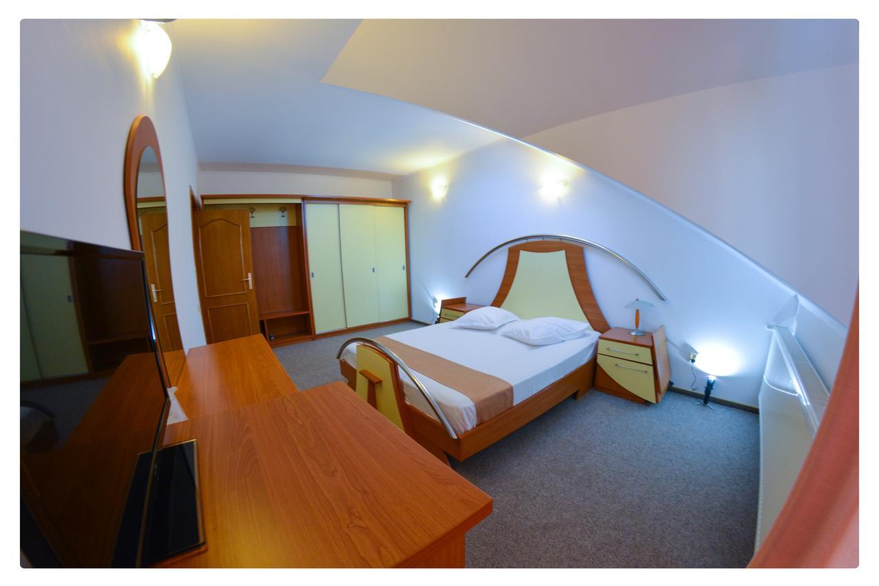 Pensiune Valentina Hotel Ramnicu Valcea Exterior photo
