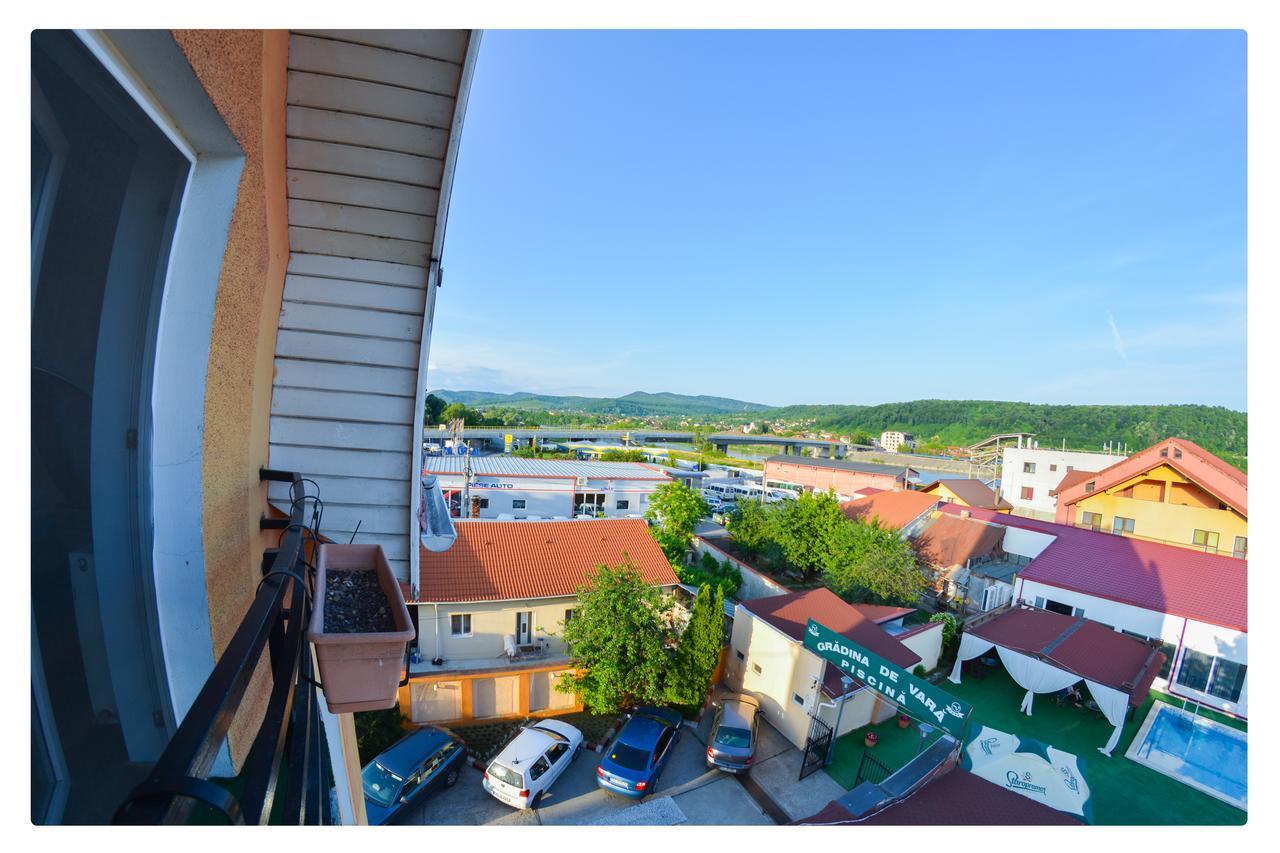 Pensiune Valentina Hotel Ramnicu Valcea Exterior photo